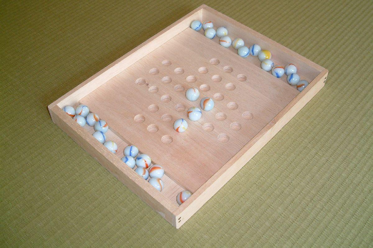 素麺の空き箱で作るペグソリティア